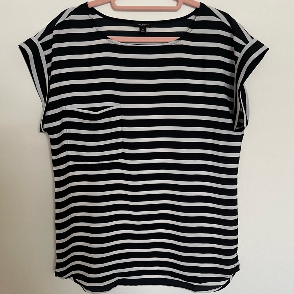 Ann Taylor Black and White Stripe Cap Sleeve Blouse Size Medium
